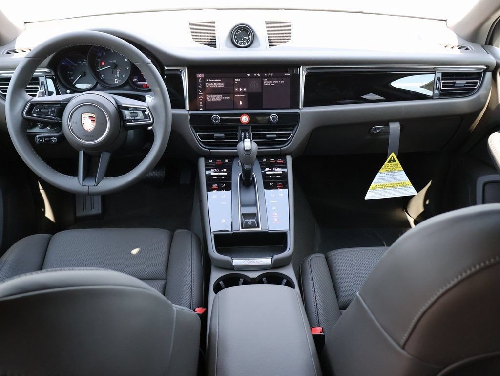 Certified 2025 Porsche Macan AWD/4WD image 19