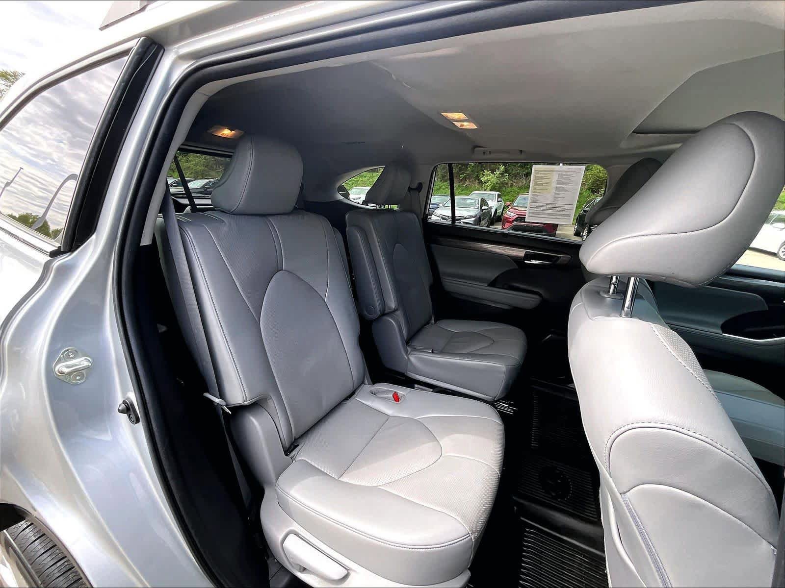 Used 2023 Toyota Highlander Limited AWD/4WD image 16