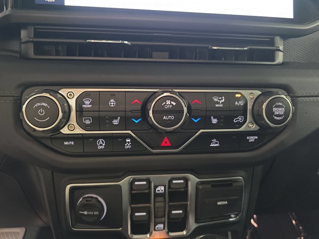 Used 2024 Jeep Wrangler Unlimited Rubicon w/ Convenience Group AWD/4WD image 20