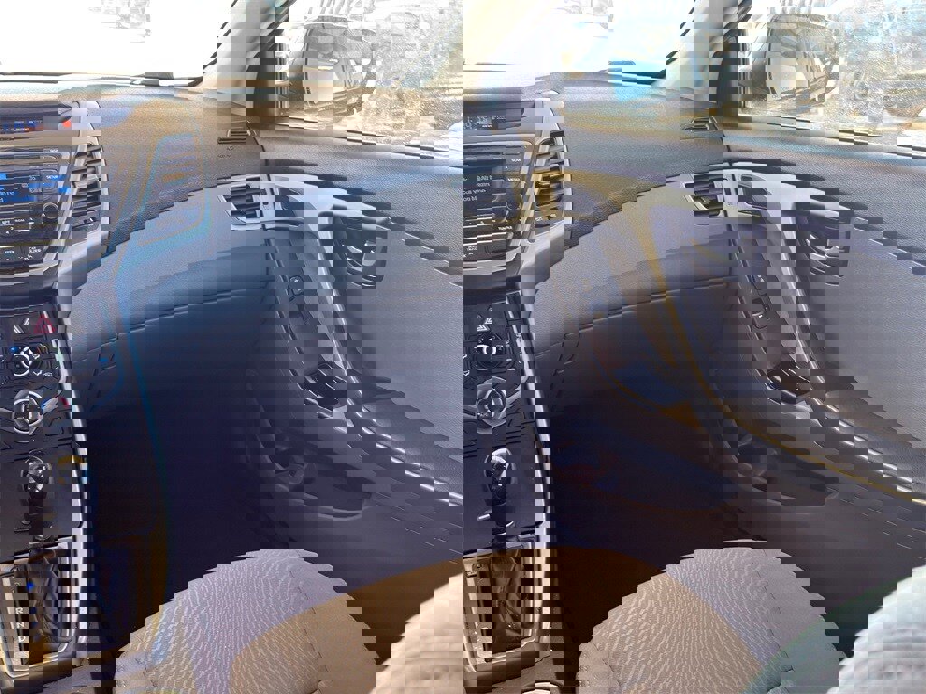 Used 2015 Hyundai Elantra SE image 27