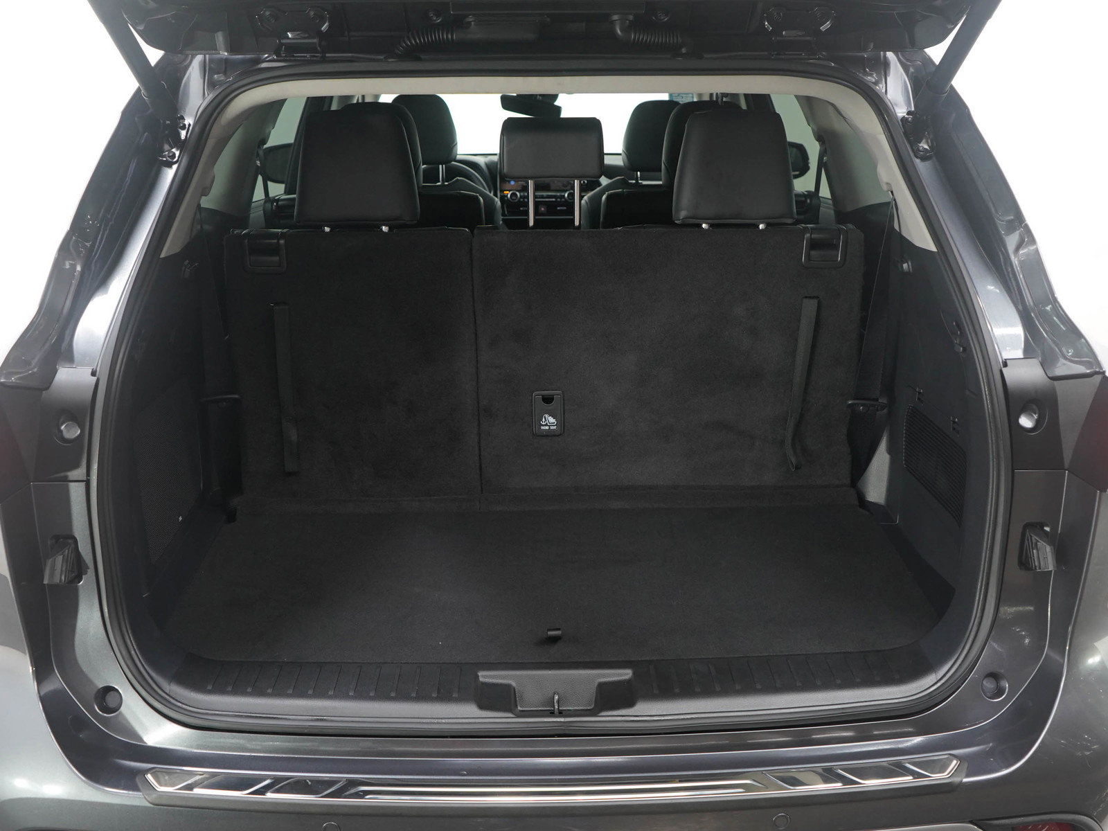 Used 2025 Toyota Highlander Platinum image 18