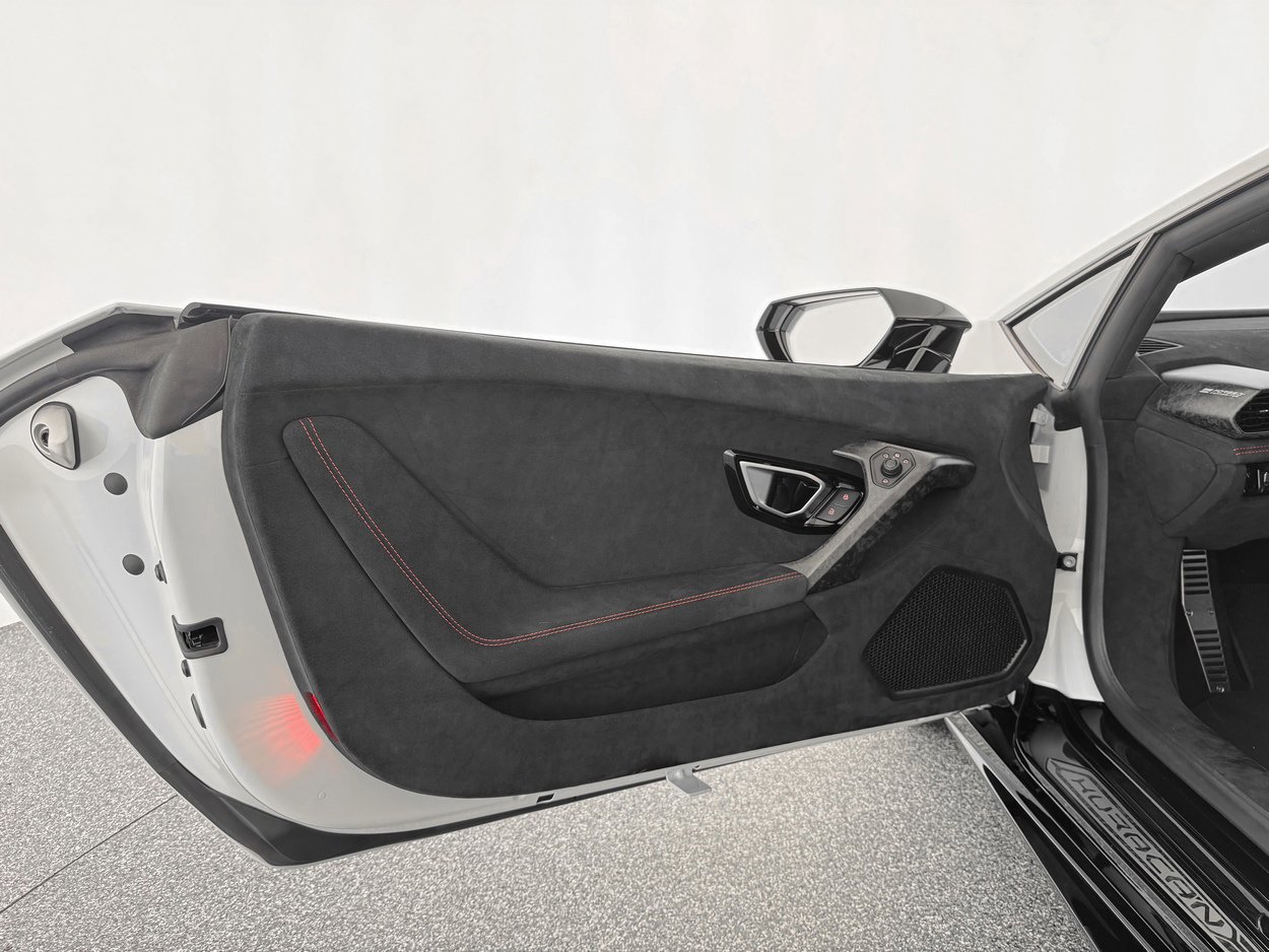 Used 2018 Lamborghini Huracan Performante image 13