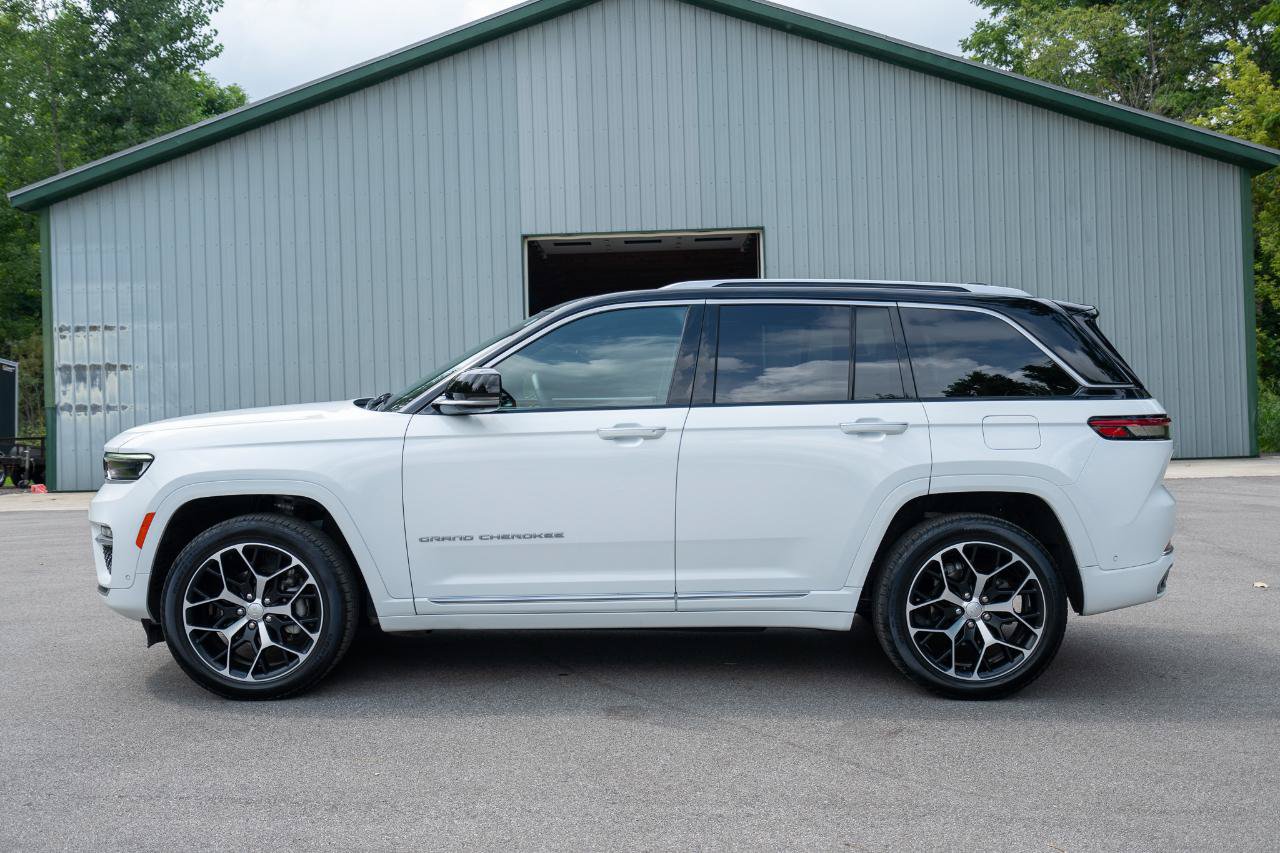 Used 2024 Jeep Grand Cherokee Summit AWD/4WD image 6