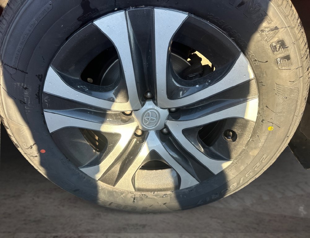 Used 2016 Toyota RAV4 LE AWD/4WD image 16