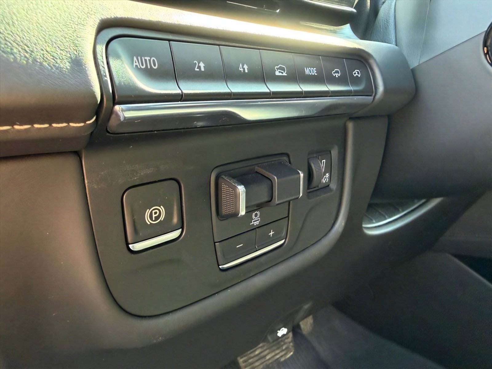 Used 2024 Cadillac Escalade Sport Platinum w/ LPO, ONYX Package image 12
