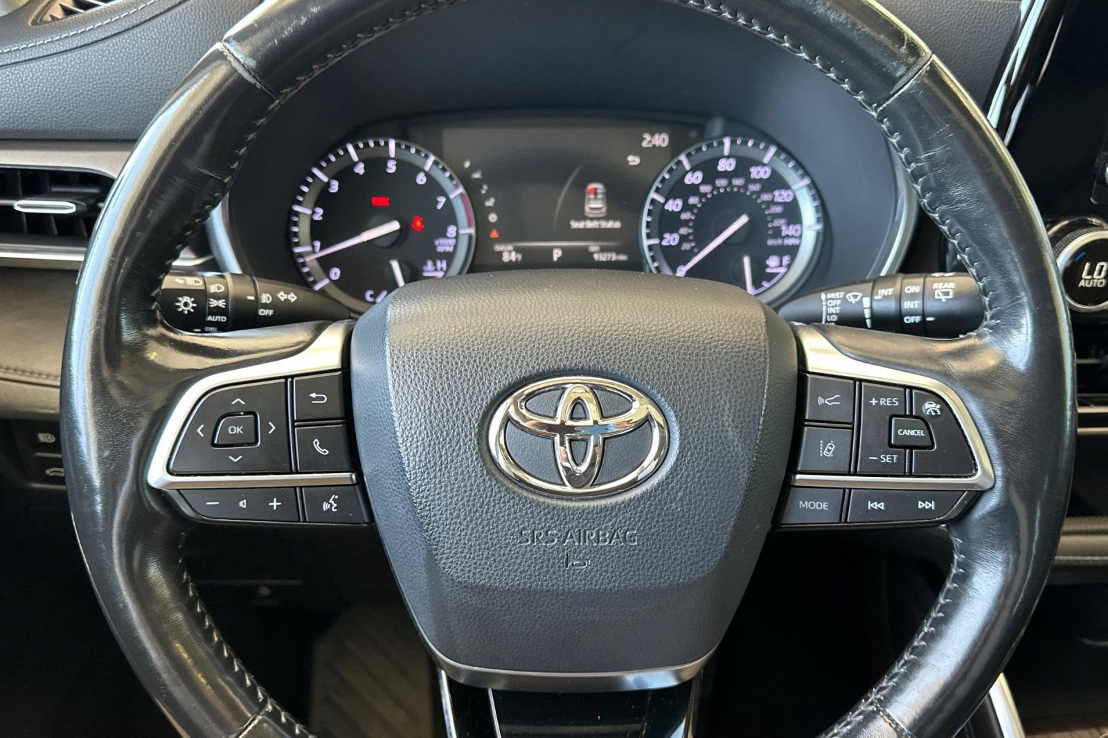 Used 2020 Toyota Highlander Limited FWD image 25