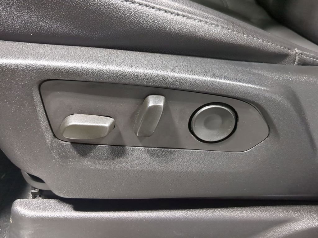 Used 2023 Chevrolet Tahoe Z71 w/ Luxury Package image 31