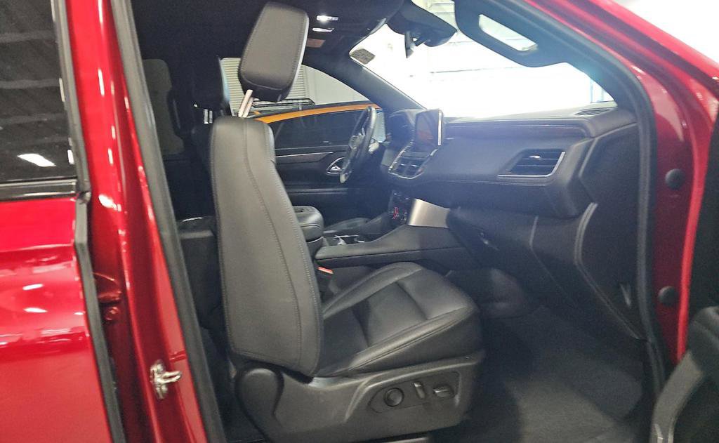 Used 2023 Chevrolet Tahoe Z71 w/ Luxury Package image 9