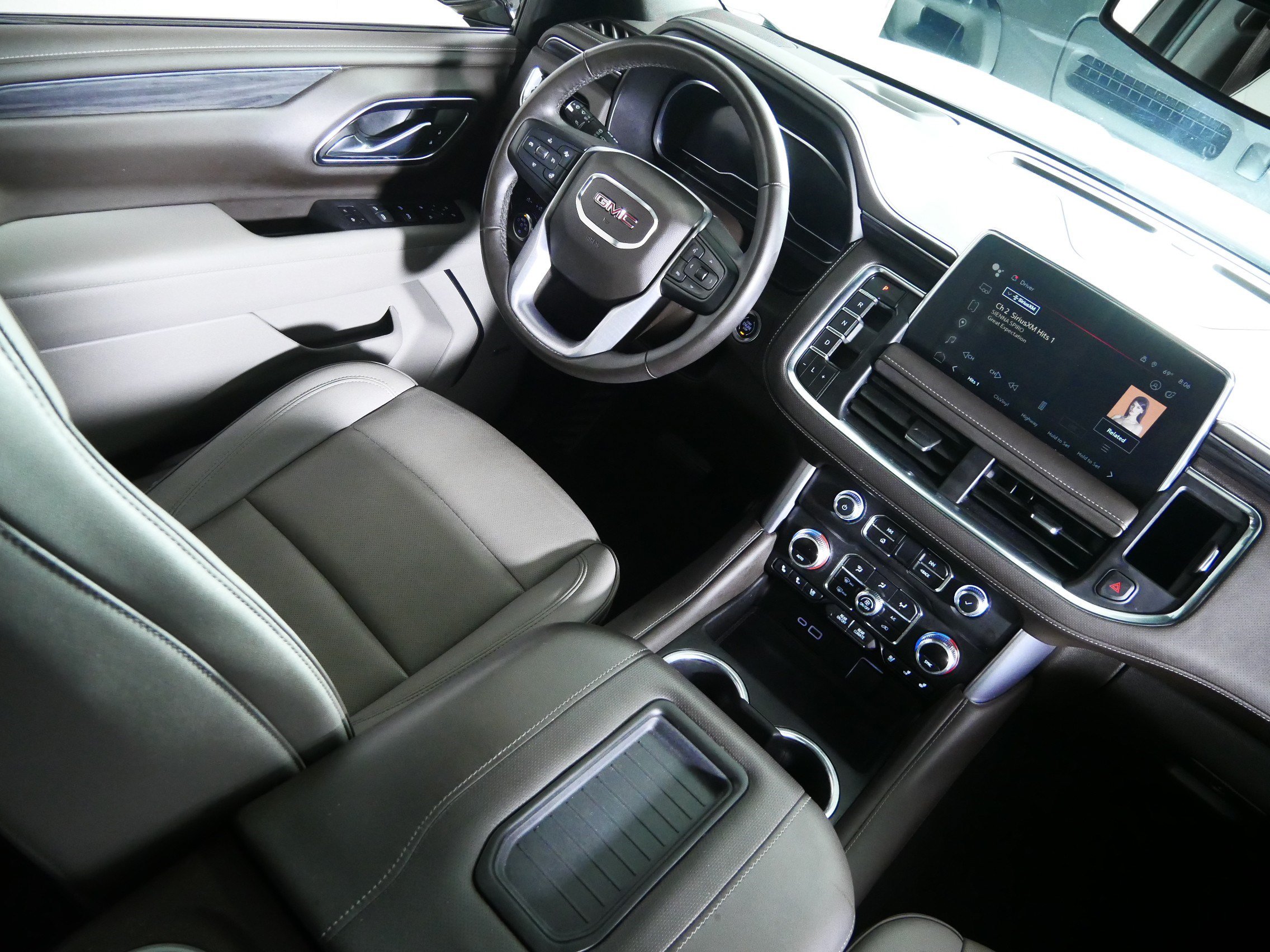 Used 2023 GMC Yukon SLT w/ SLT Premium Package AWD/4WD image 9