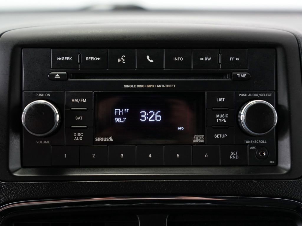 Used 2015 Dodge Grand Caravan SE image 18