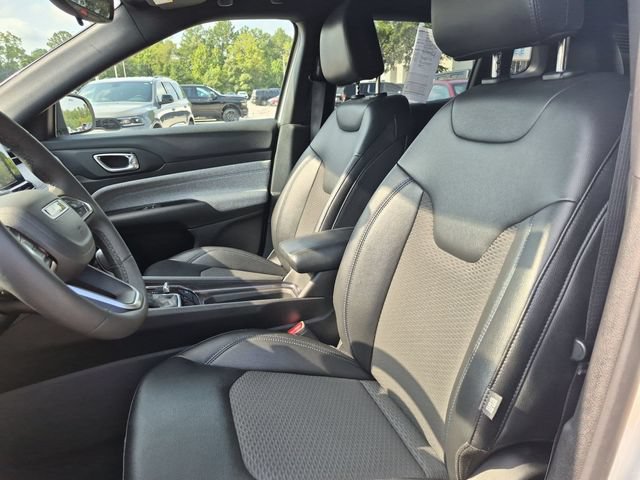 Used 2025 Jeep Compass Latitude AWD/4WD image 14