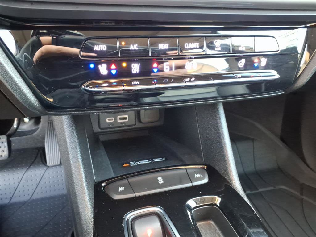 Used 2022 Chevrolet Bolt EUV Premier w/ Sun & Sound Package FWD image 22