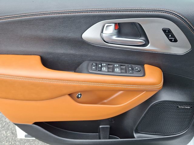 Used 2024 Chrysler Pacifica Pinnacle image 14