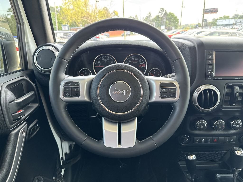 Used 2015 Jeep Wrangler Unlimited Rubicon image 13