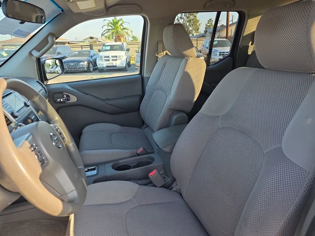 Used 2013 Nissan Frontier SV RWD image 19