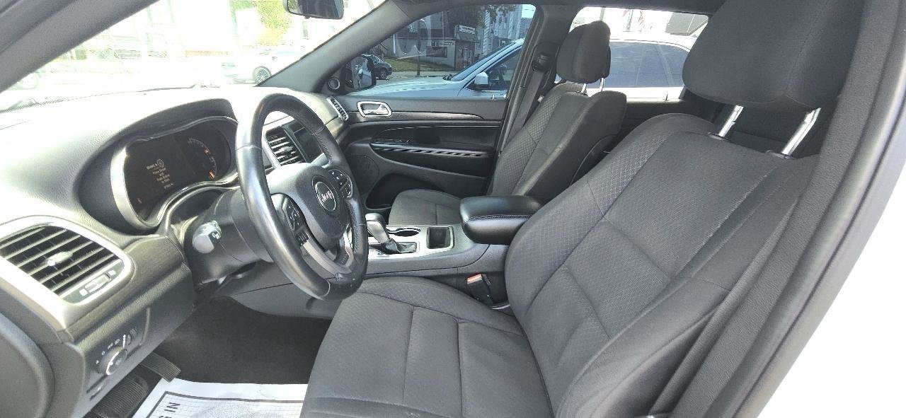 Used 2018 Jeep Grand Cherokee Laredo AWD/4WD image 10