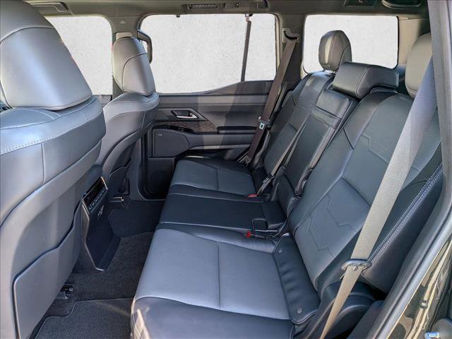 Used 2024 Lexus GX 550 w/ Cold Area Package AWD/4WD image 17