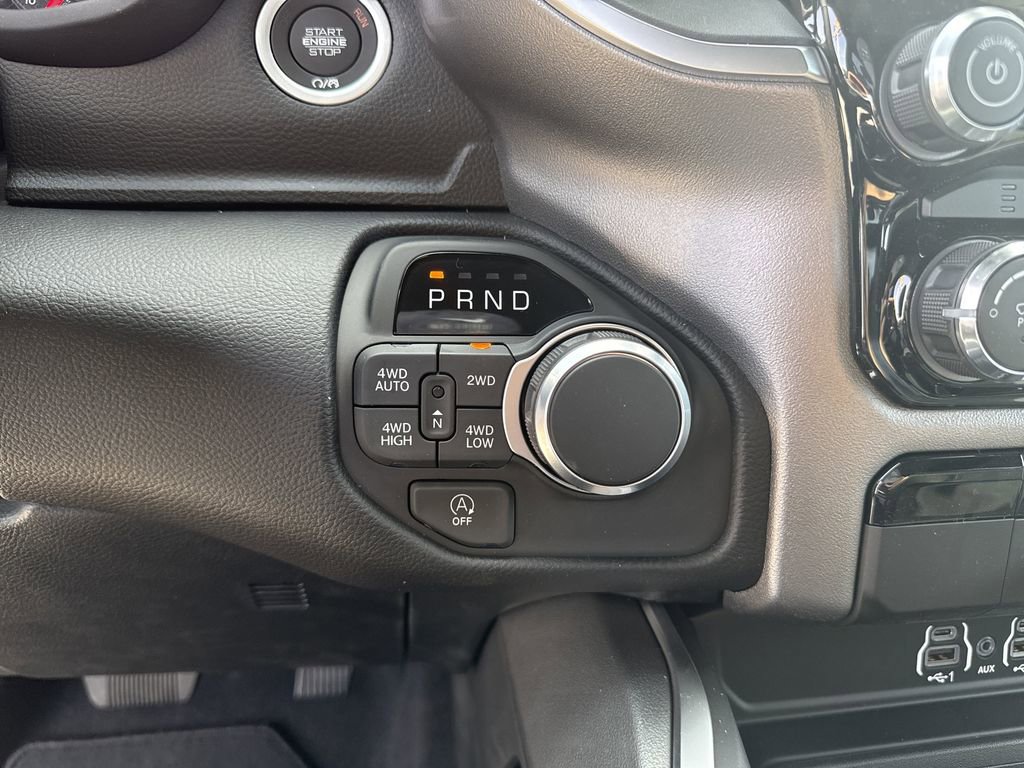 New 2026 RAM 1500 4x4 Crew Cab image 17