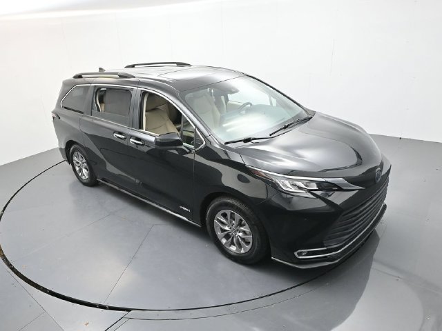 Used 2021 Toyota Sienna XLE FWD image 35