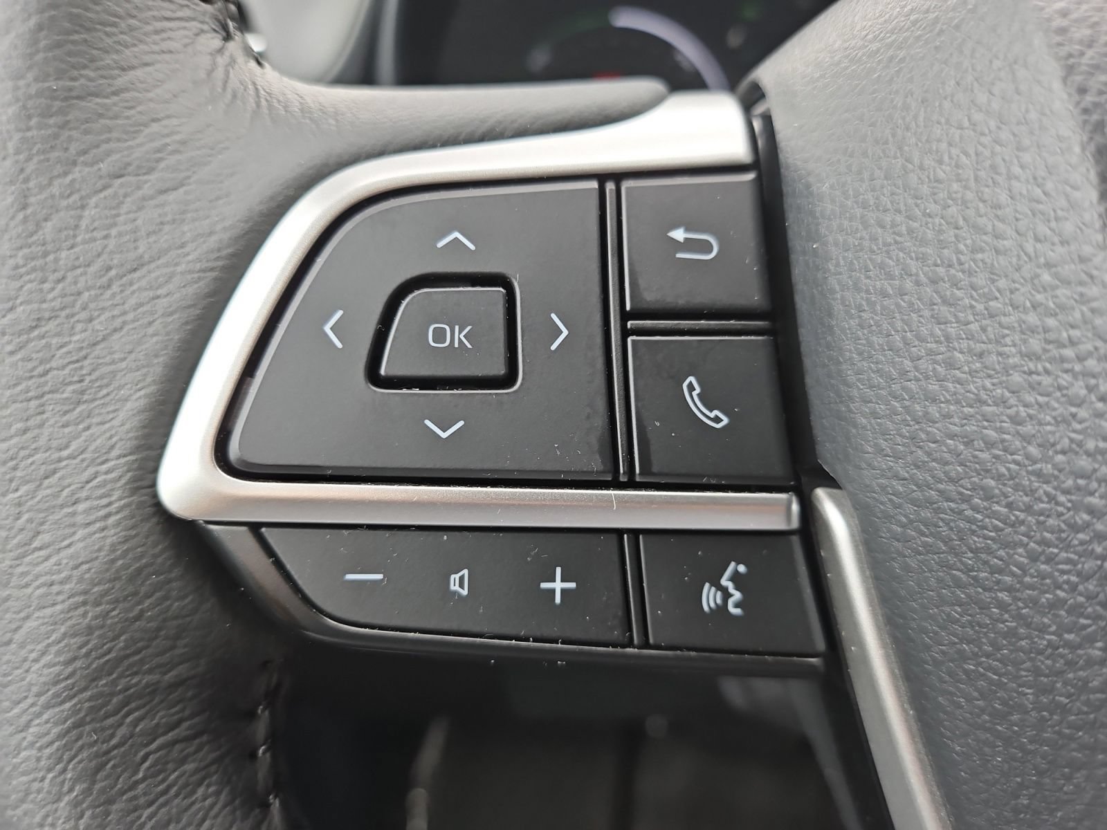 Used 2025 Toyota Sienna XLE FWD image 30