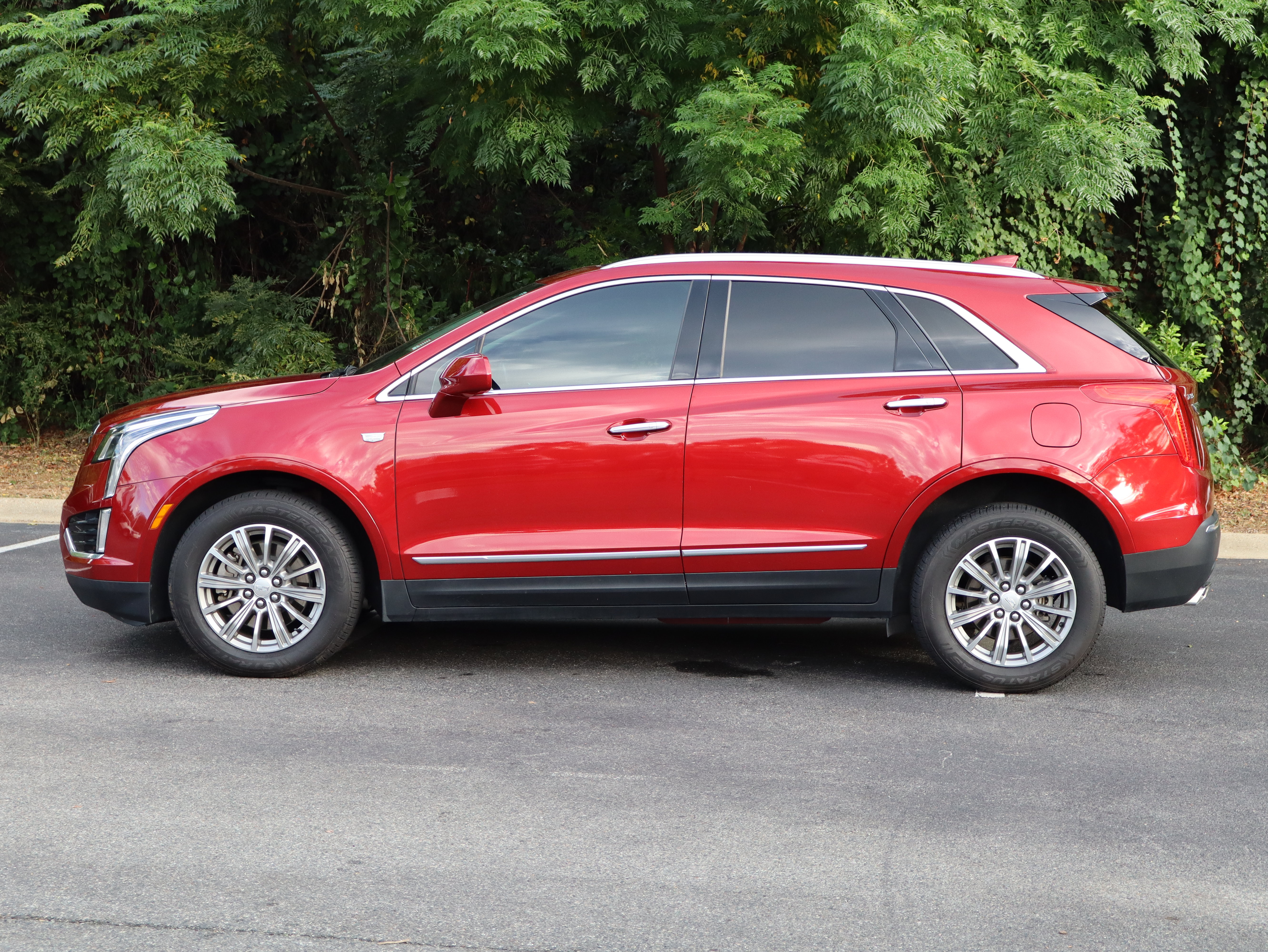 Used 2019 Cadillac XT5 Luxury FWD image 3