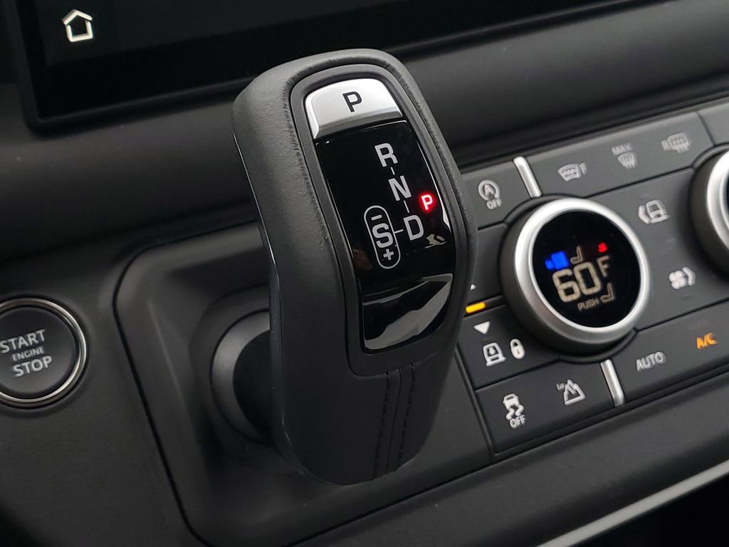 Used 2025 Land Rover Defender 130 X-Dynamic SE image 29