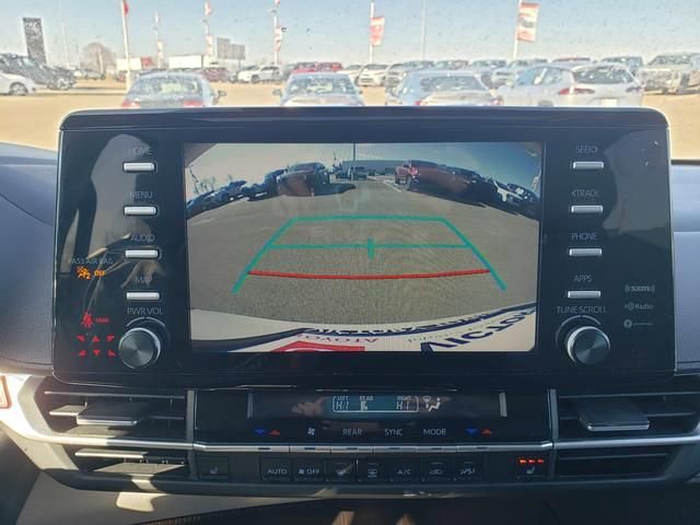 Used 2024 Toyota Sienna XLE FWD image 18