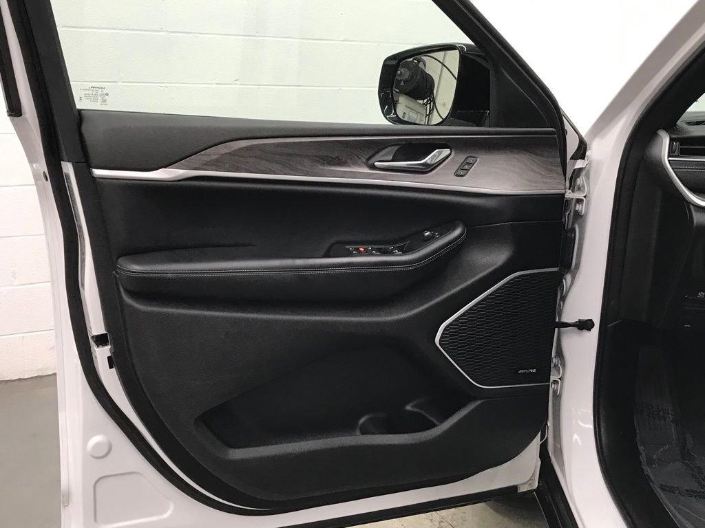 Used 2024 Jeep Grand Cherokee Limited 4xe image 9