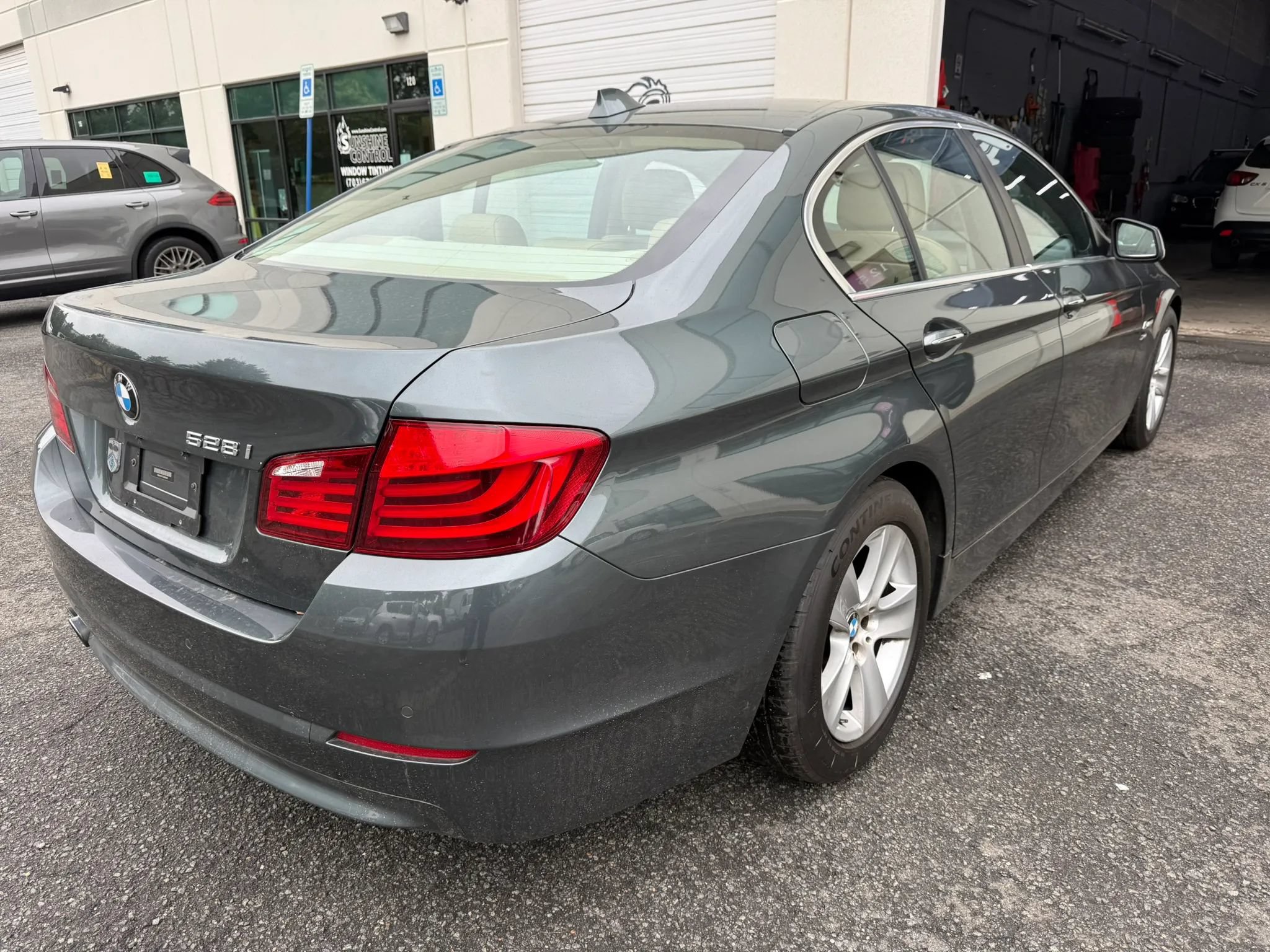 Used 2012 BMW 528i xDrive Sedan AWD/4WD image 5
