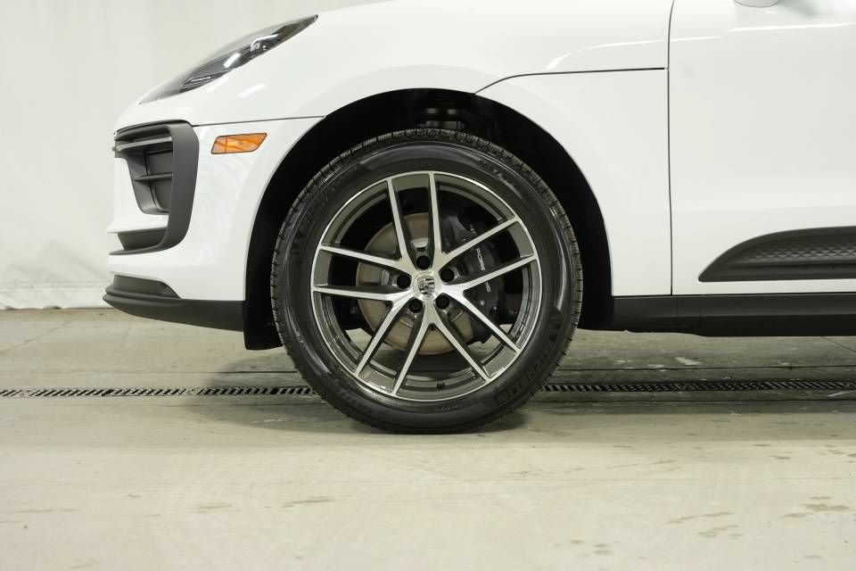 Certified 2026 Porsche Macan AWD/4WD image 42