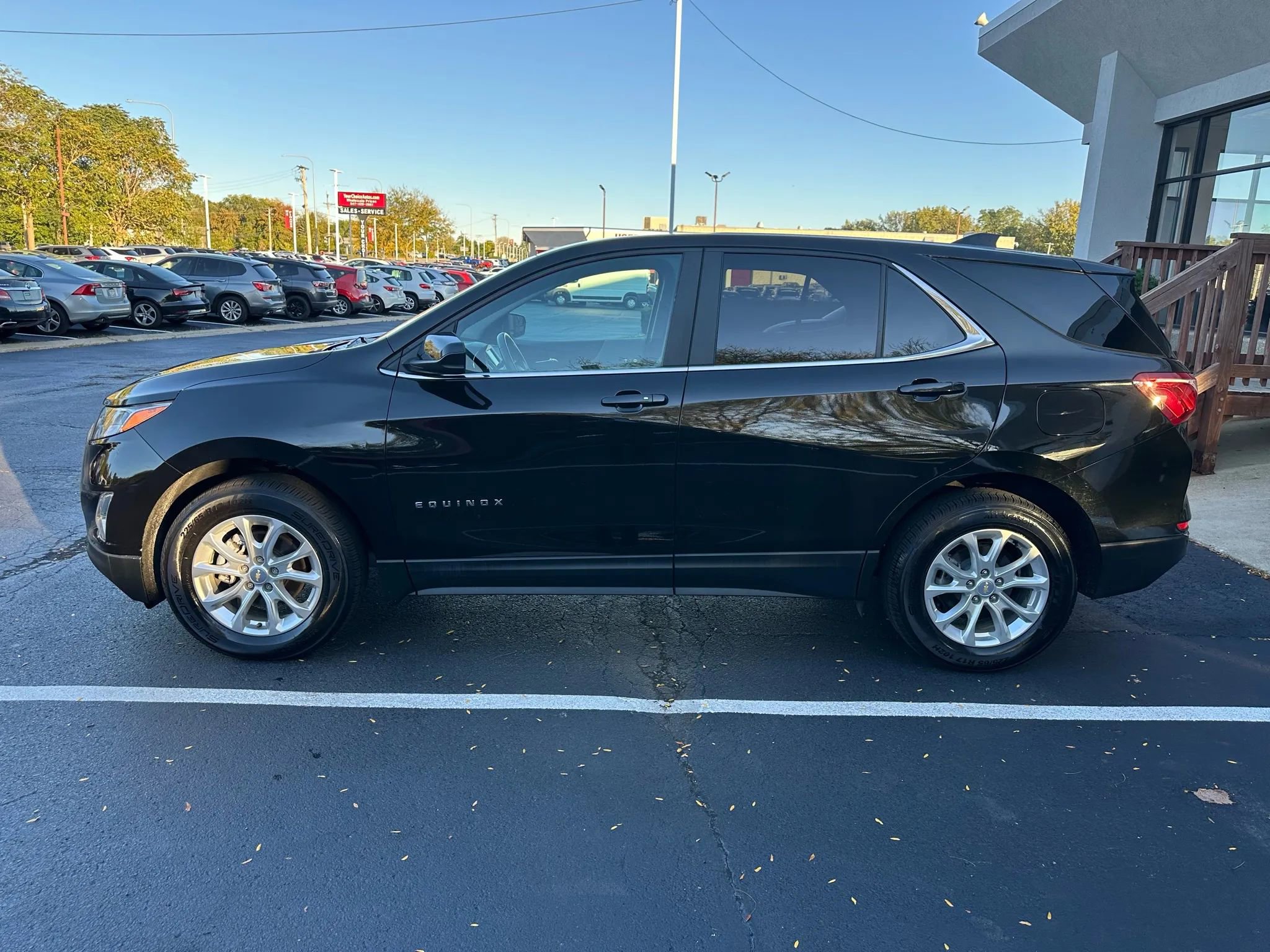 Used 2021 Chevrolet Equinox LT w/ Driver Convenience Package image 4