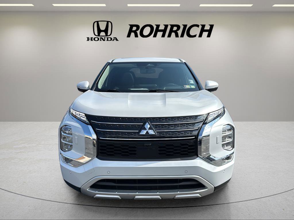 Used 2023 Mitsubishi Outlander SE Black Edition image 2