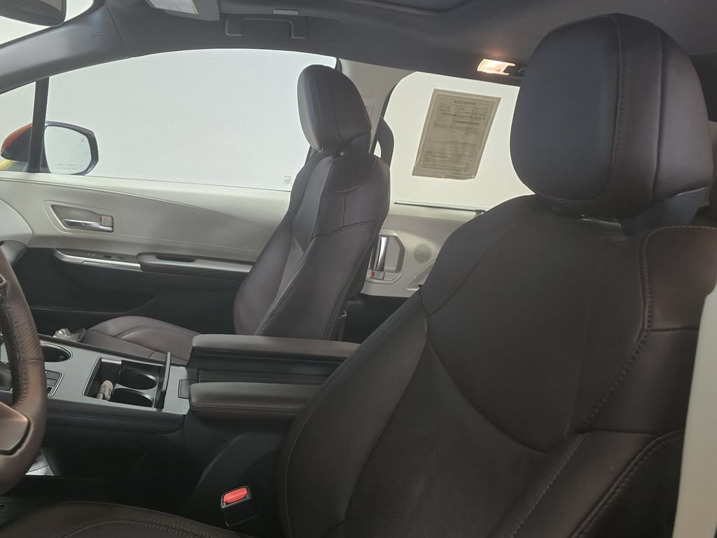 Used 2024 Toyota Sienna Platinum FWD image 21