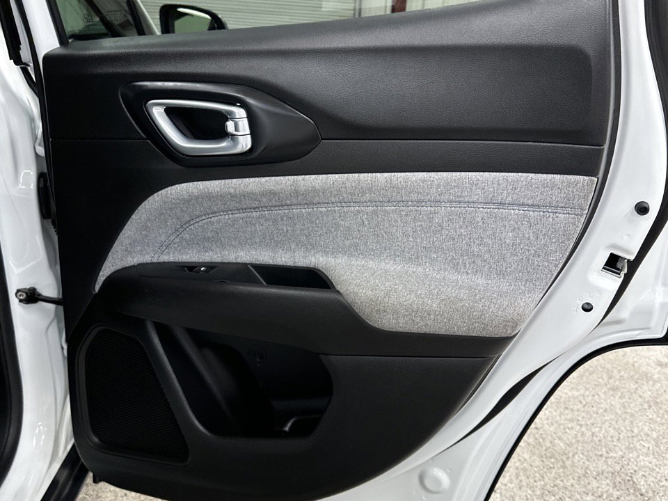 Used 2025 Jeep Compass Latitude w/ Convenience Group image 19