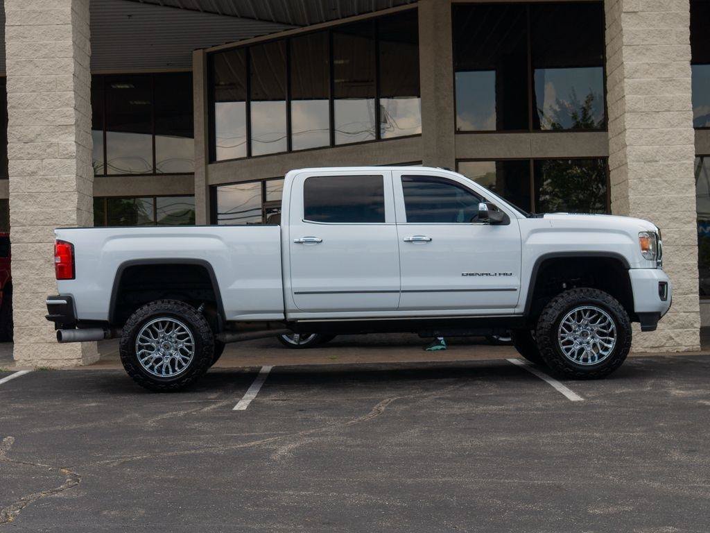 Used 2015 GMC Sierra 2500 Denali w/ Duramax Plus Package AWD/4WD image 2
