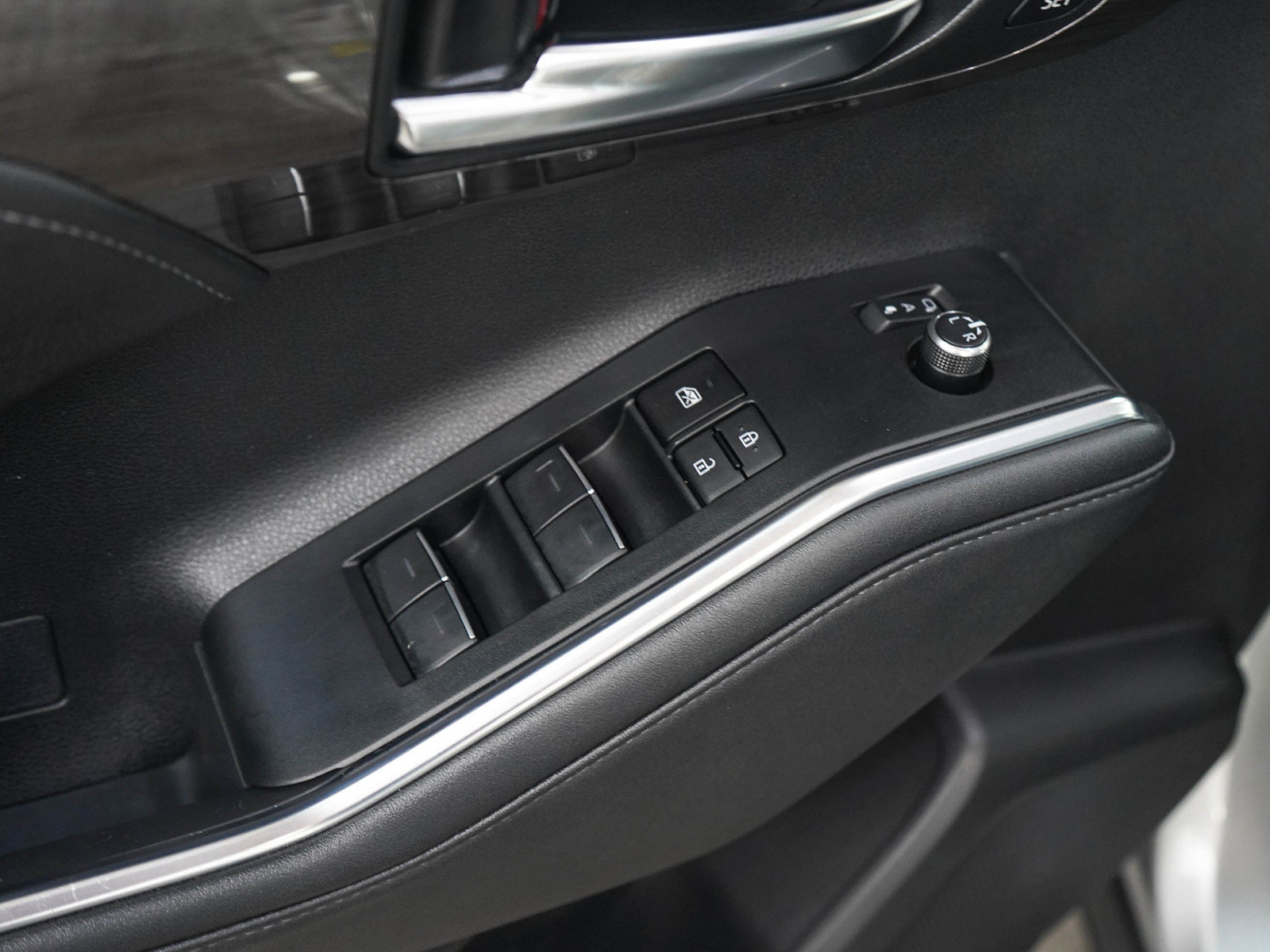 Used 2024 Toyota Highlander Limited AWD/4WD image 21