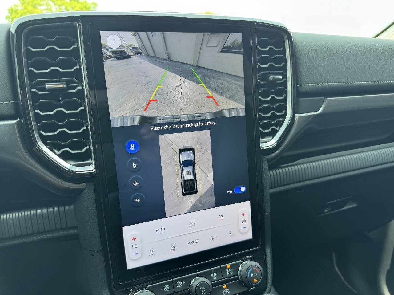 Used 2024 Ford Ranger Lariat w/ FX4 Off-Road Package image 11