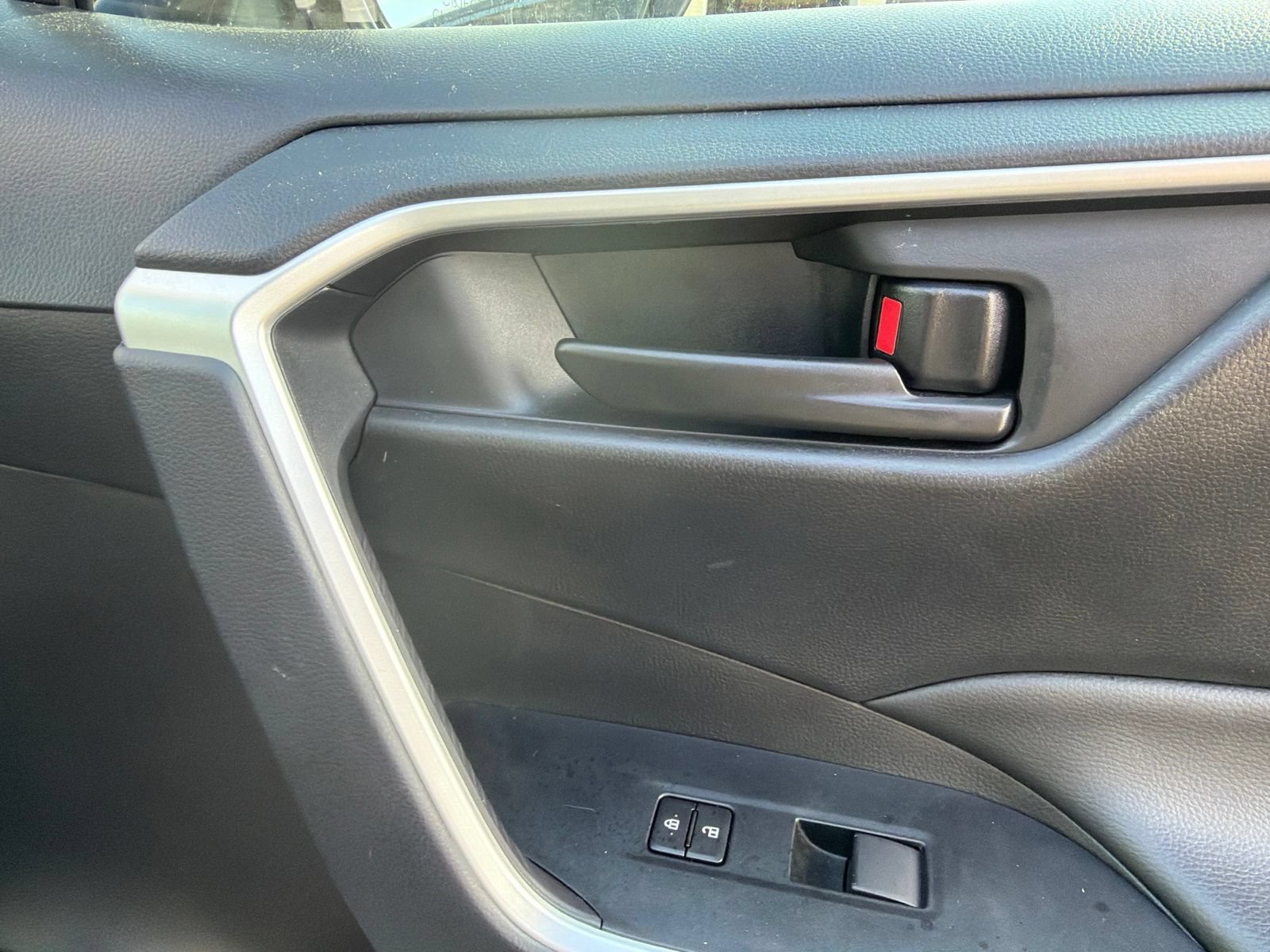Used 2025 Toyota RAV4 LE FWD image 18