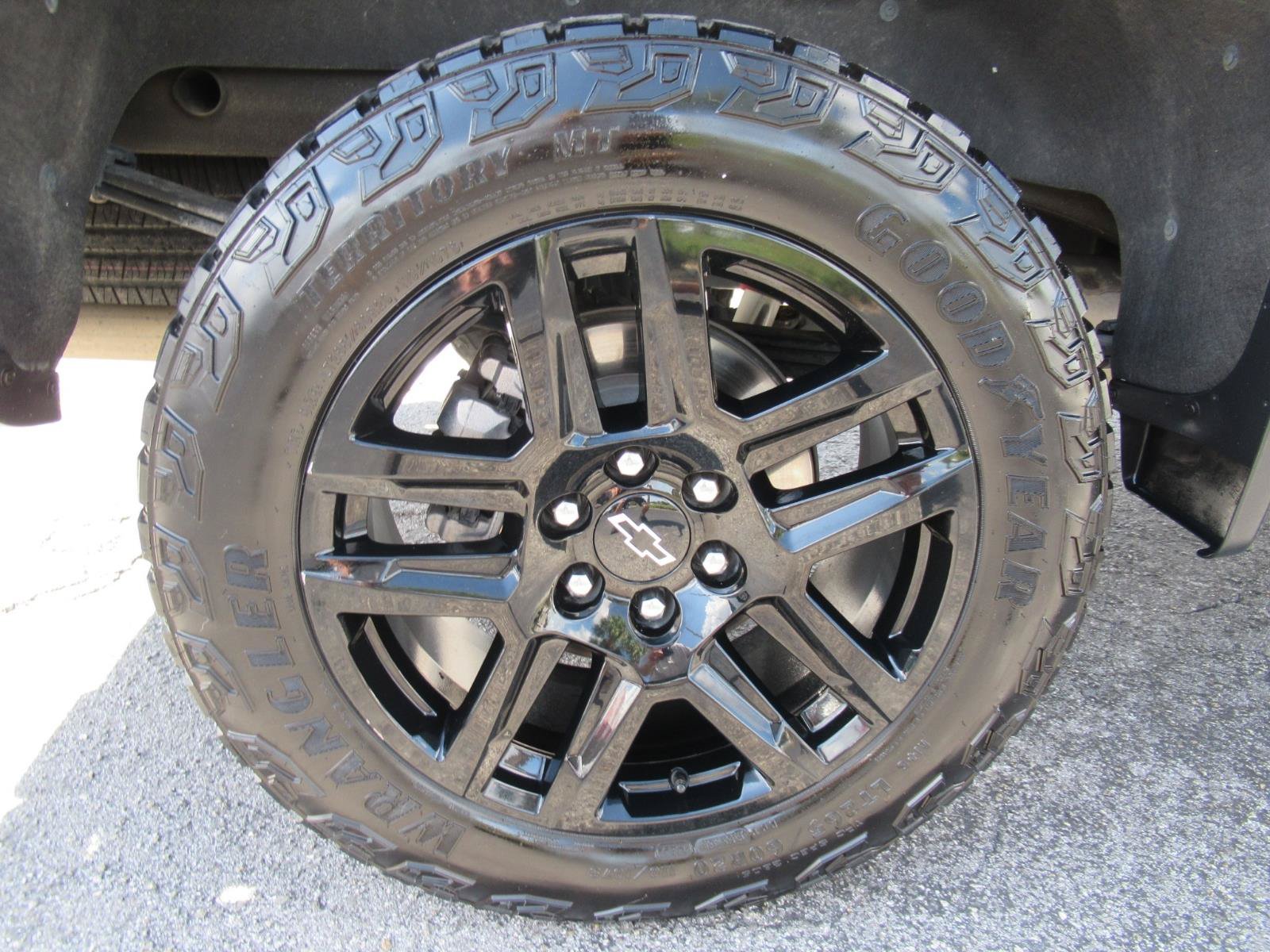 Used 2024 Chevrolet Silverado 1500 Custom Trail Boss w/ LPO, Dark Essentials Package AWD/4WD image 9