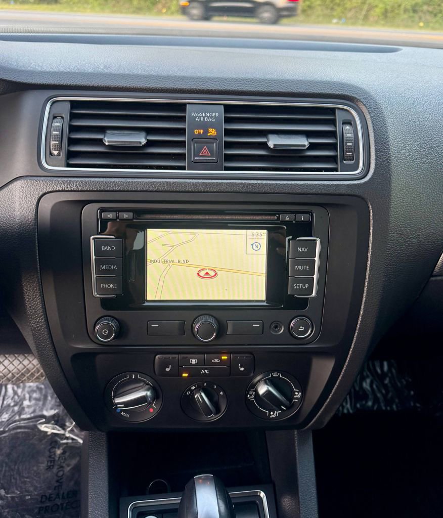 Used 2015 Volkswagen Jetta SE FWD image 16