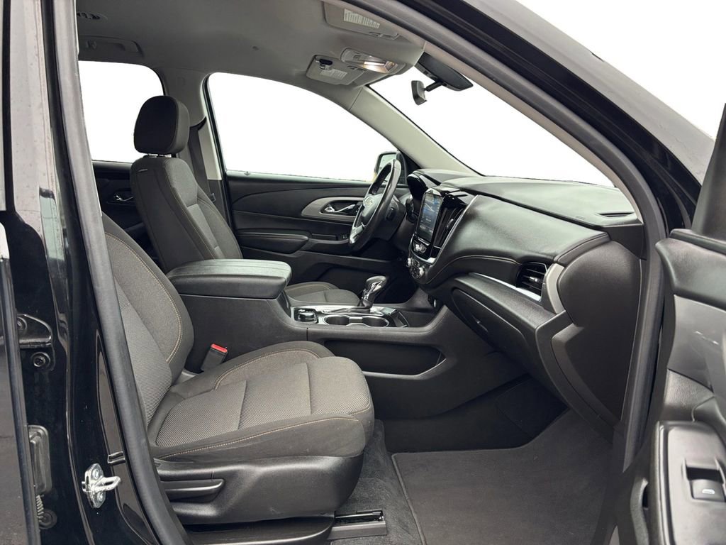 Used 2021 Chevrolet Traverse LT image 22