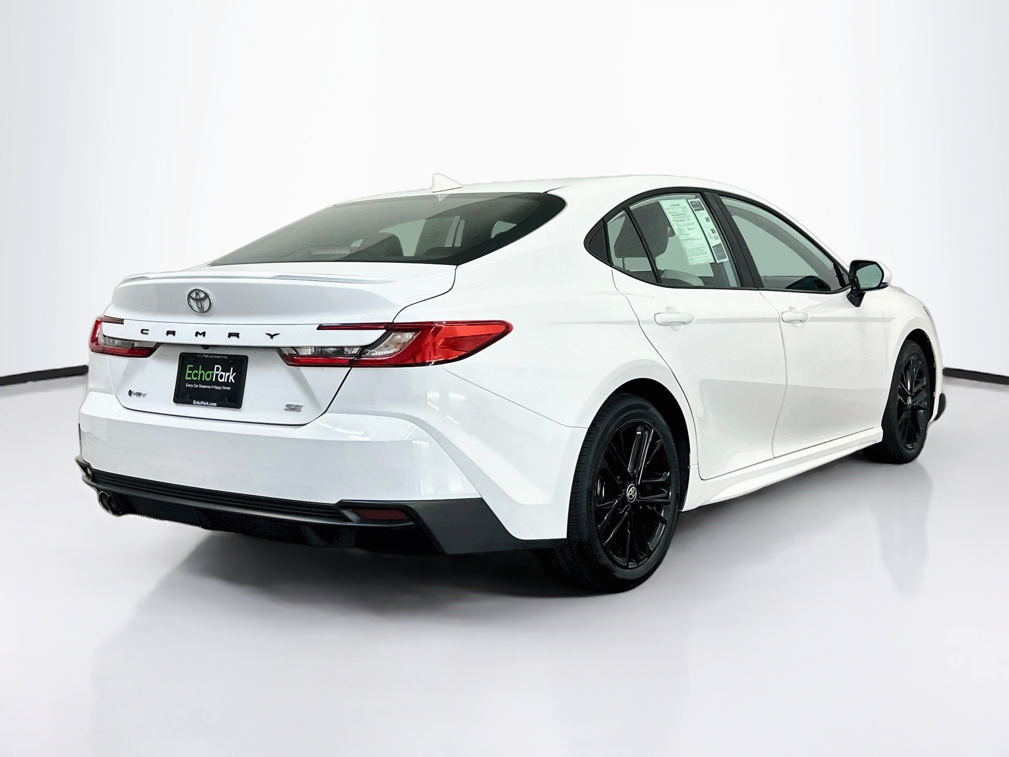 Used 2025 Toyota Camry SE FWD image 9