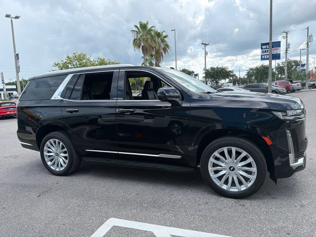 Used 2024 Cadillac Escalade Luxury RWD image 3