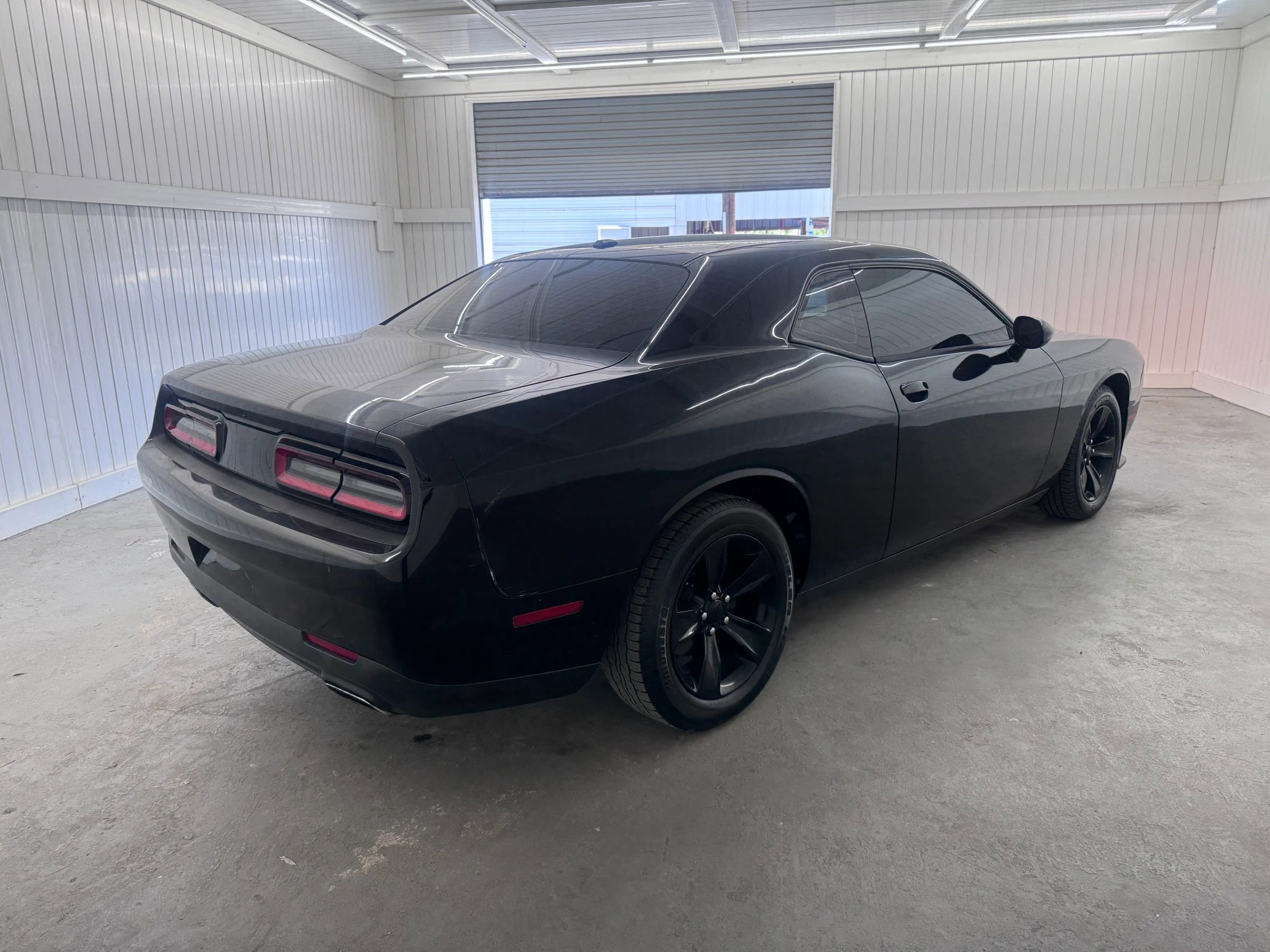 Used 2016 Dodge Challenger SXT RWD image 5