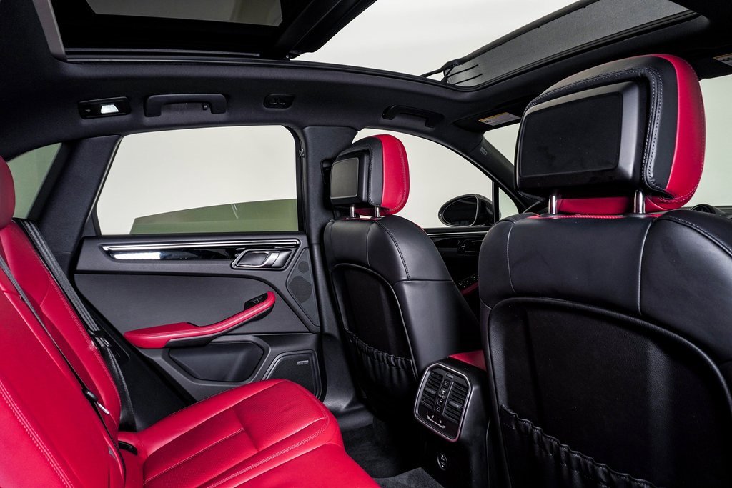 Certified 2023 Porsche Macan Turbo image 16