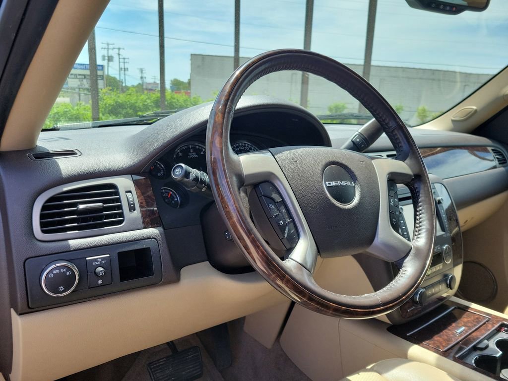 Used 2012 GMC Yukon Denali AWD/4WD image 25