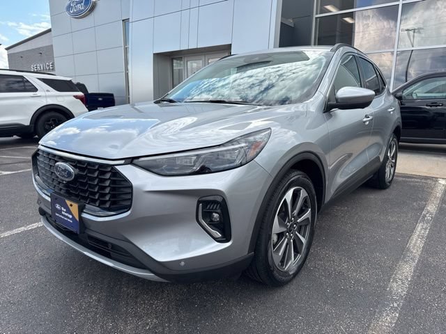 Certified 2023 Ford Escape Platinum w/ Class II Trailer Tow Package AWD/4WD image 3