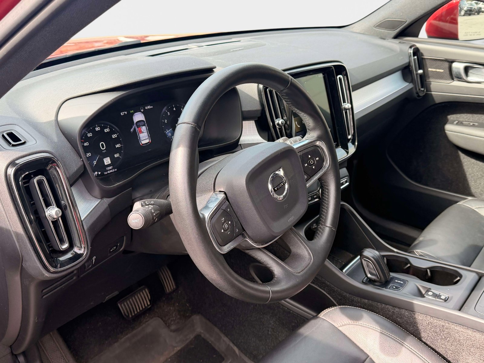 Used 2019 Volvo XC40 T5 Momentum image 10