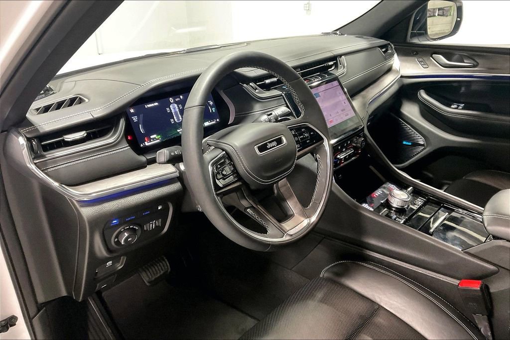 Used 2024 Jeep Grand Cherokee Overland w/ Luxury Tech Group IV image 16