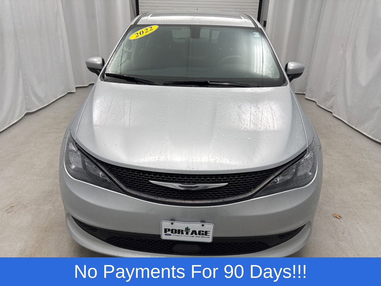 Used 2022 Chrysler Voyager LX image 7